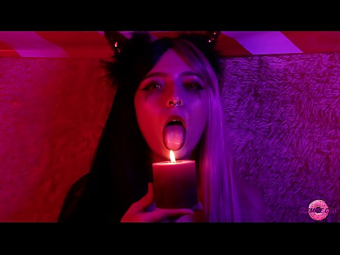 ❤️ Μια παθιασμένη πίπα από ένα σέξι Succubus με ένα σπέρμα στο στόμα της. ️❌ Γαμημένο βίντεο ❌️